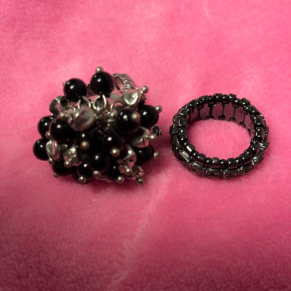 2 stretchy rings black and silver fun fashionable party night out